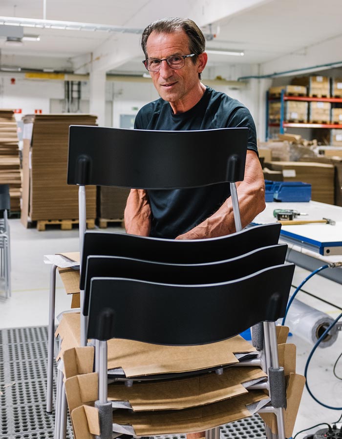 Anton has worked with assembly of furniture at Lammhults for several years.