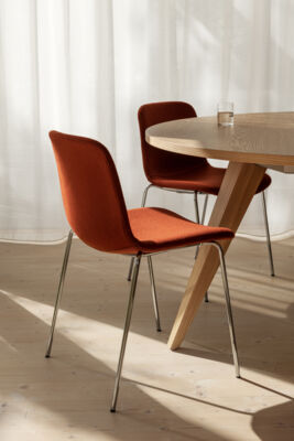 Lammhults_Gradechair__upholstered_rust_chrome_Ponto_table_ash_e01.jpg