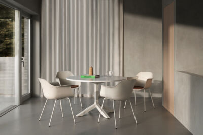 Lammhults_GradePlus_armchairs_whitegrey_seat_cognacleather_whitegrey_Funk_table_whitegrey_e02.jpg