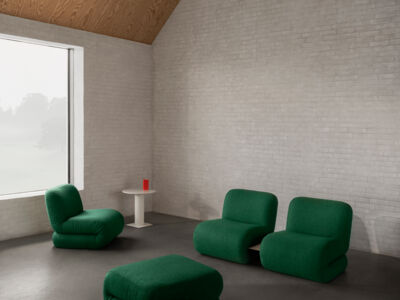 Lammhults_Bau_easychair_modularseating_green_Ciao_table_beige_e01.jpg