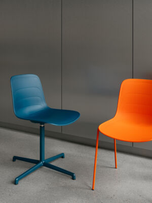 Lammhults_Grade_chairs_4feet_blue_orange_p01.jpg