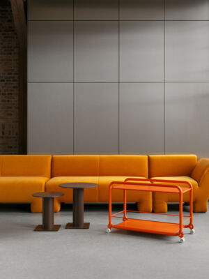 Lammhults_Geofanti_modularsofa_orange_Tension_trolley_orange_Ciao_tables_brown_e02.jpg