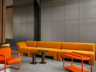 Lammhults_Geofanti_modularsofa_orange_Tension_trolley_orange_S704_easychair_orange_Ciao_tables_brown_e01.jpg