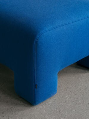 Lammhults_Geofanti_pouf_blue_d01.jpg