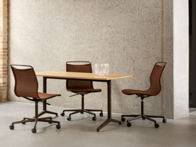 Lammhults_AtlasAir_chair_5-feet_casters_rust_brown_ArchalT_table_oak_brown_e02.jpg