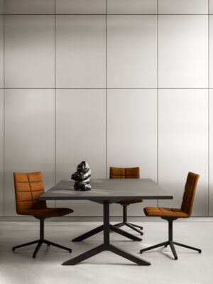 Lammhults_Archal_medium_chair_brown_black_Funk_table_black_e01.jpg