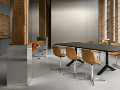 Lammhults_Grade_armchair_4feet_chrome_camel_Funk_table_black_e01_1.jpg