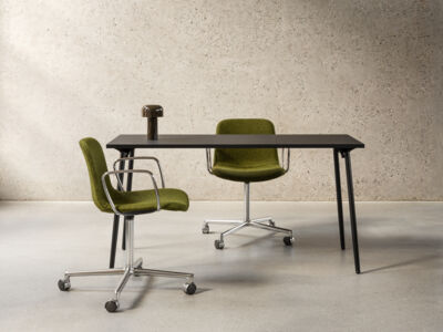 Lammhults_Grade_armchair_4-feet_casters_green_chrome_Quicly_table_black_e01.jpg