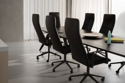 Lammhults_ArchalXL_armchair_blackleather_black_Ponto_table_black_oak_e02.jpg