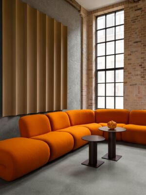 Lammhults_Bau_modularseating_orange_Ciao_tables_brown_e02.jpg